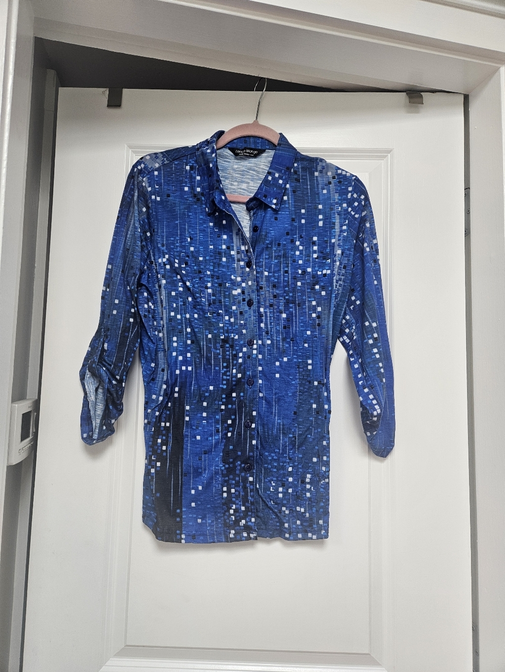 Tango MangoBlue Patterned Button-Up Shirt. Beautiful Blue Color. Soft & Flowing